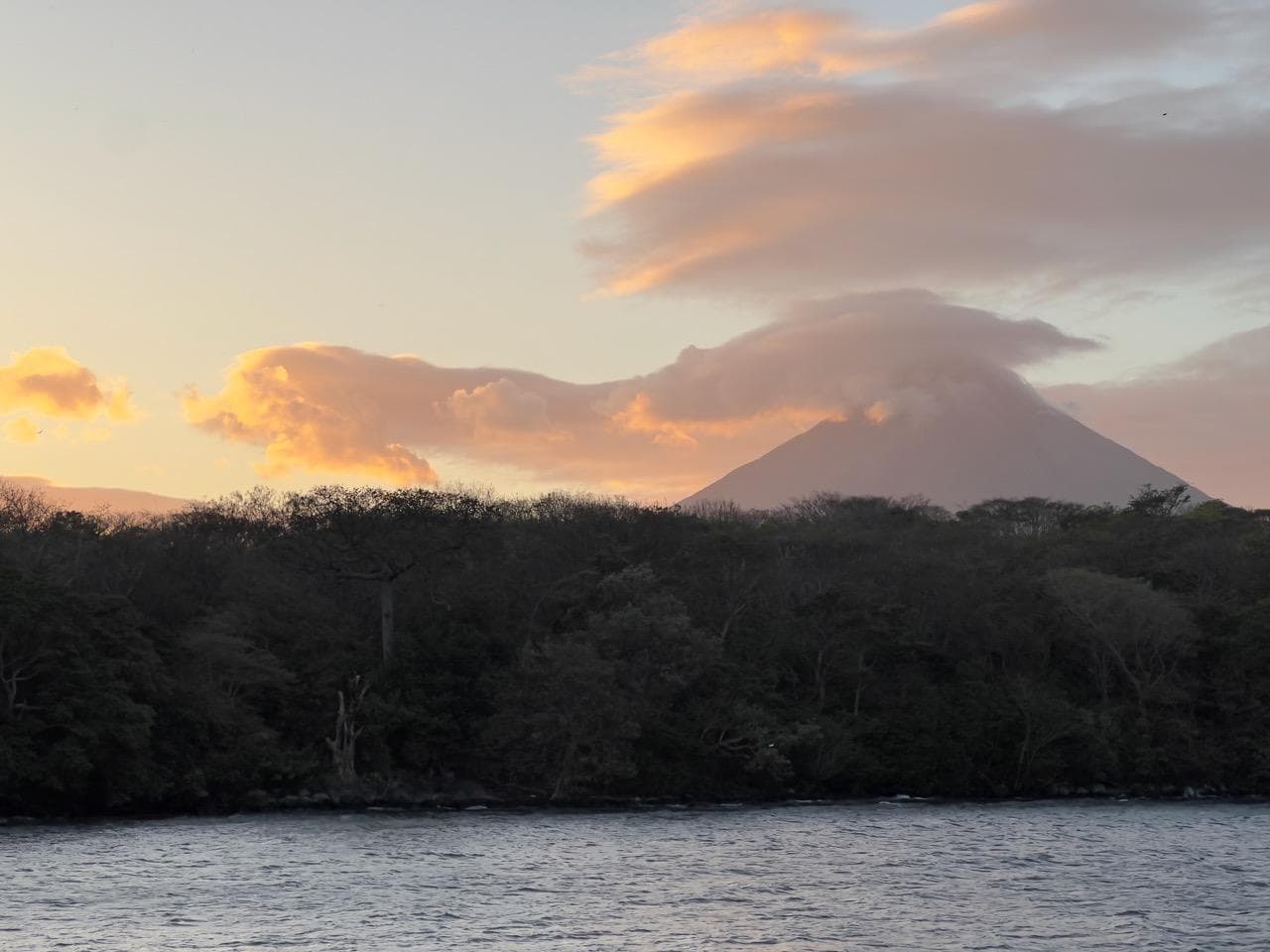 Eine Insel mit zwei Bergen